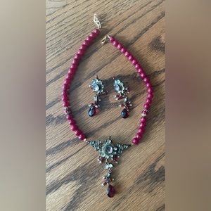 Indian jadtar necklace with matching earrings.